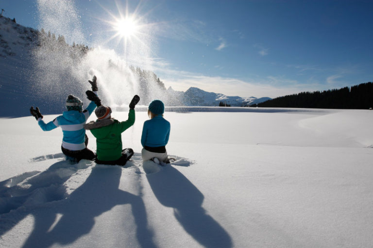 Skieurs dans la neige
